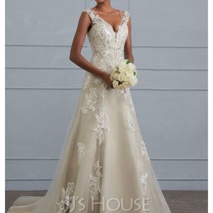 Beautiful Never Worn JJs House wedding Dress. Size 12.